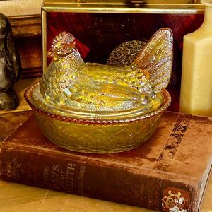 Mosser Glass Hen on Nest – Carnival Marigold with Red Slag Trim – Westmoreland M